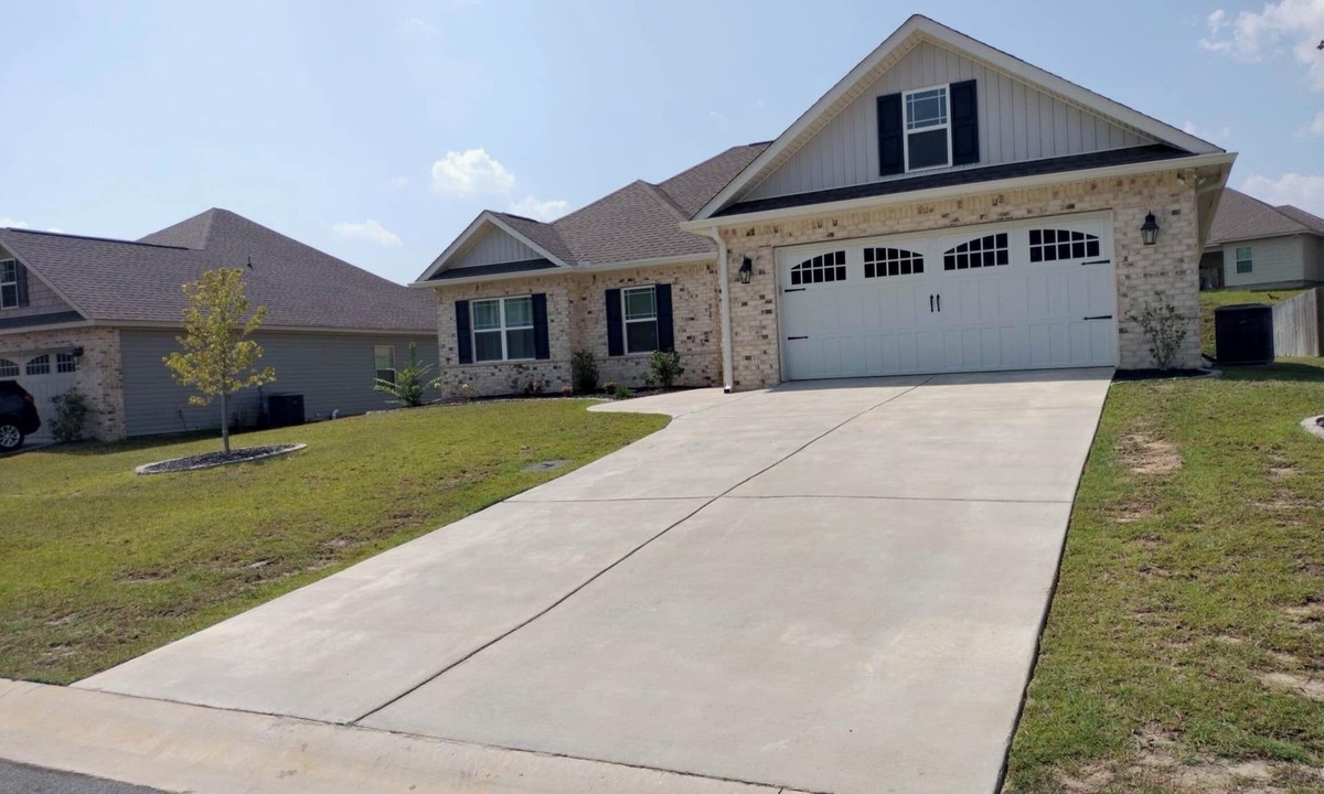 Warner Robins House | Serenity of Warner Robins. Stay long and pay less!