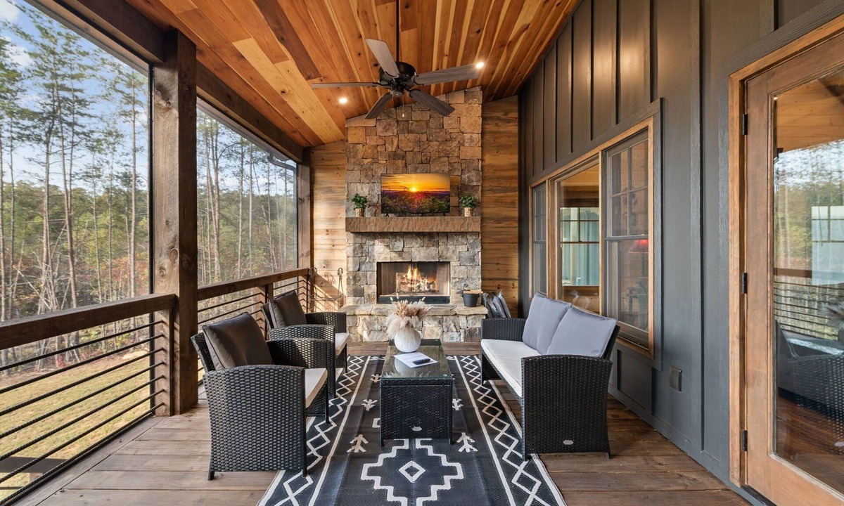 Cashes Valley Cabin | Serenity View - Dog Friendly, 2 King Beds, Close to Orchard