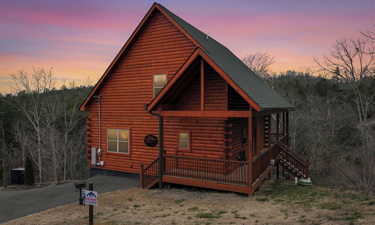 Sevierville Cabin | Sevierville Cabin*Sleeps 8*Close to Shopping & Fun