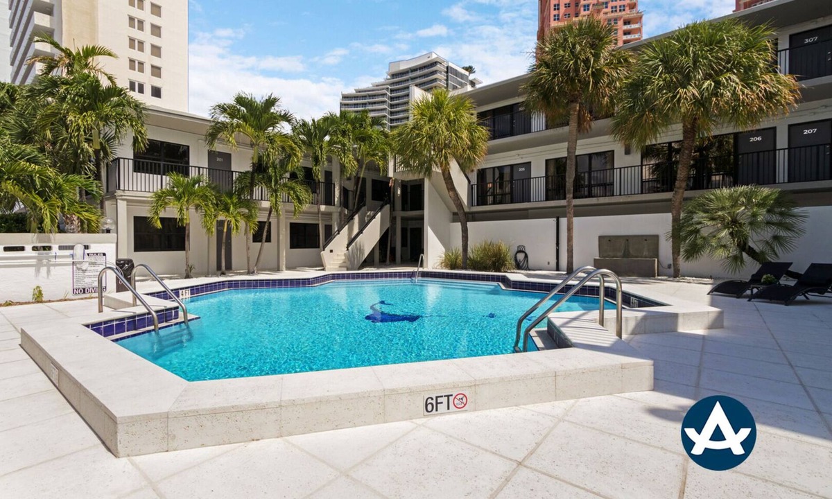 Barrier Island Hotel | Sextant | The Palm | 1 Block to Beach | Heated Pool | Studio