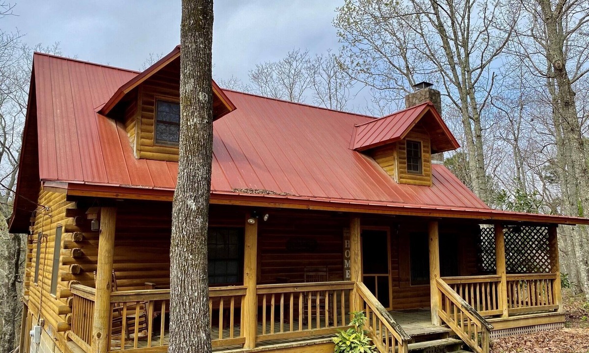 Pine Mountain Cabin | Shabby Chic meets the mountains! Sleeps 6