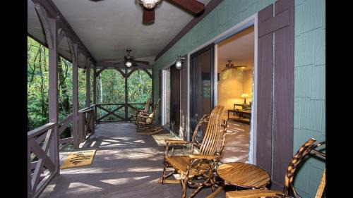 Brevard House | Shady Creek Cabin · Shady Creek Cabin in Connestee Falls with s