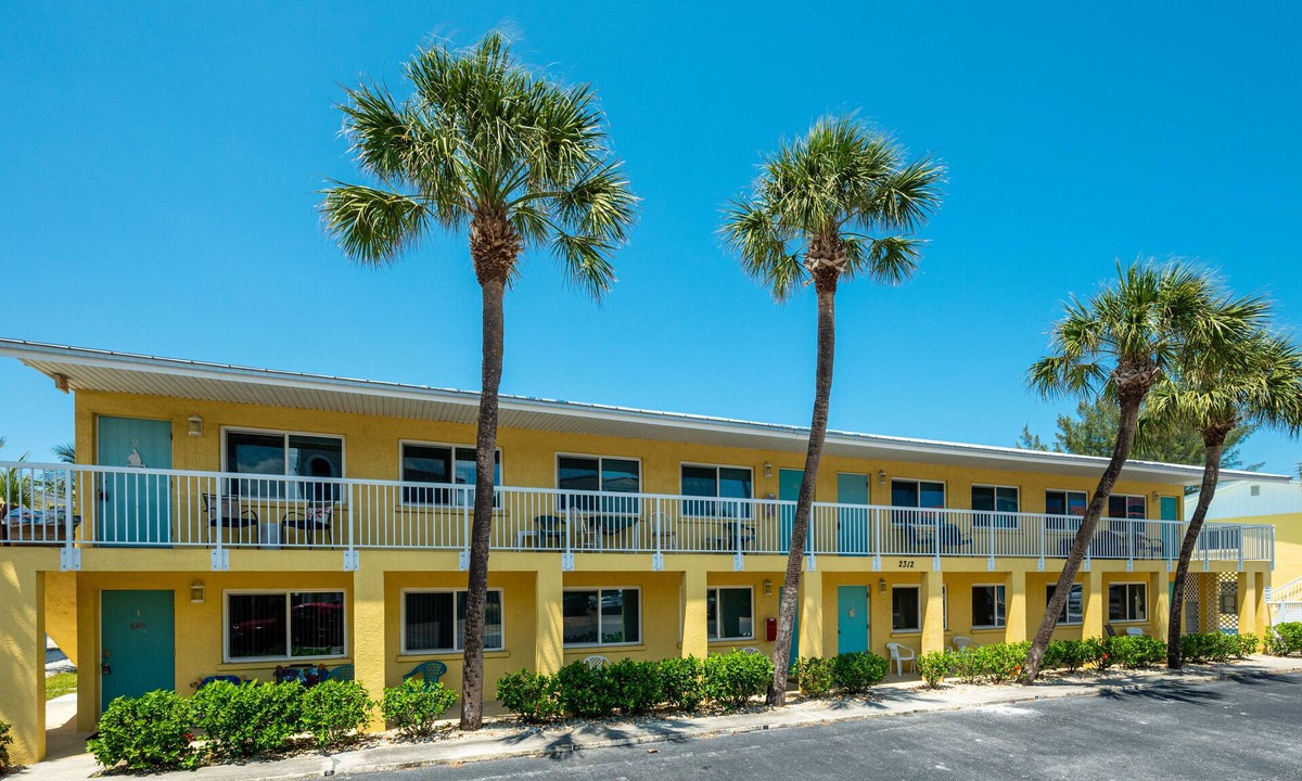 Bradenton Beach Condo | Share our piece of paradise - 85 Flip Flop Steps to the Beach