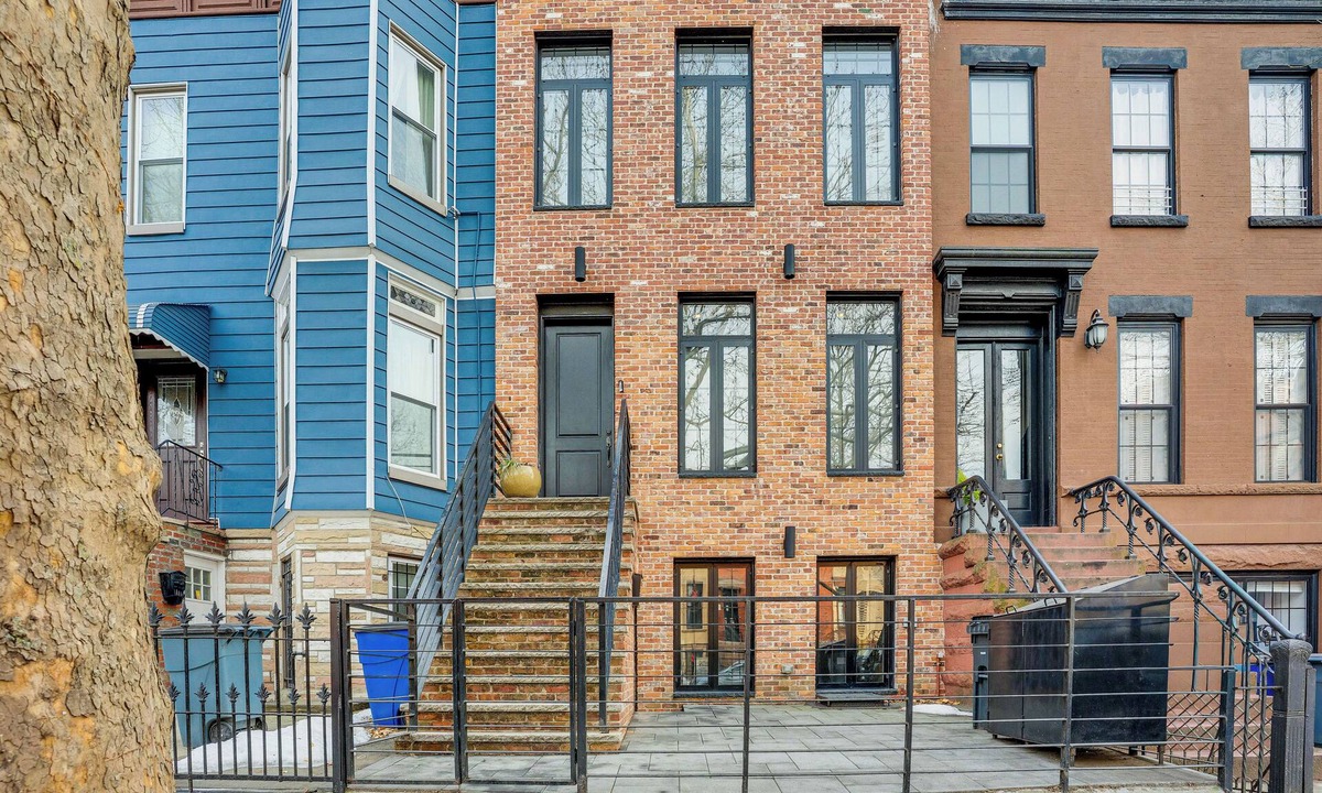 Ocean Hill House | Shared Yard Space! Garden-Level Unit in Bed-Stuy