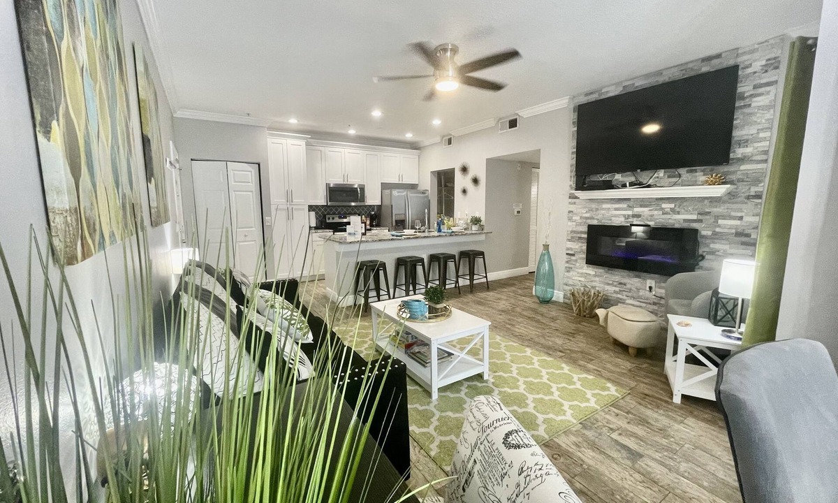 Seminole Condo | SHEEK & GLAM VACATION BEACH CONDO!🌞 HEATED POOL,GYM, TENNIS, 1st FLOOR CONDO