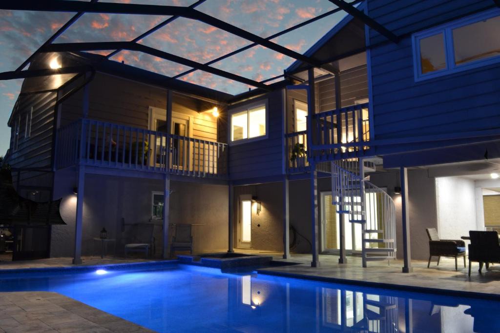 Bay Isle House | Shell Beach - The Treehouse 210