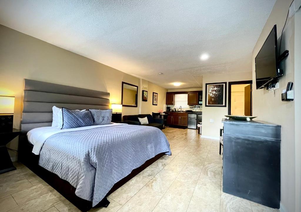 Dania Beach Apartment | Sheridan Suites Apartments