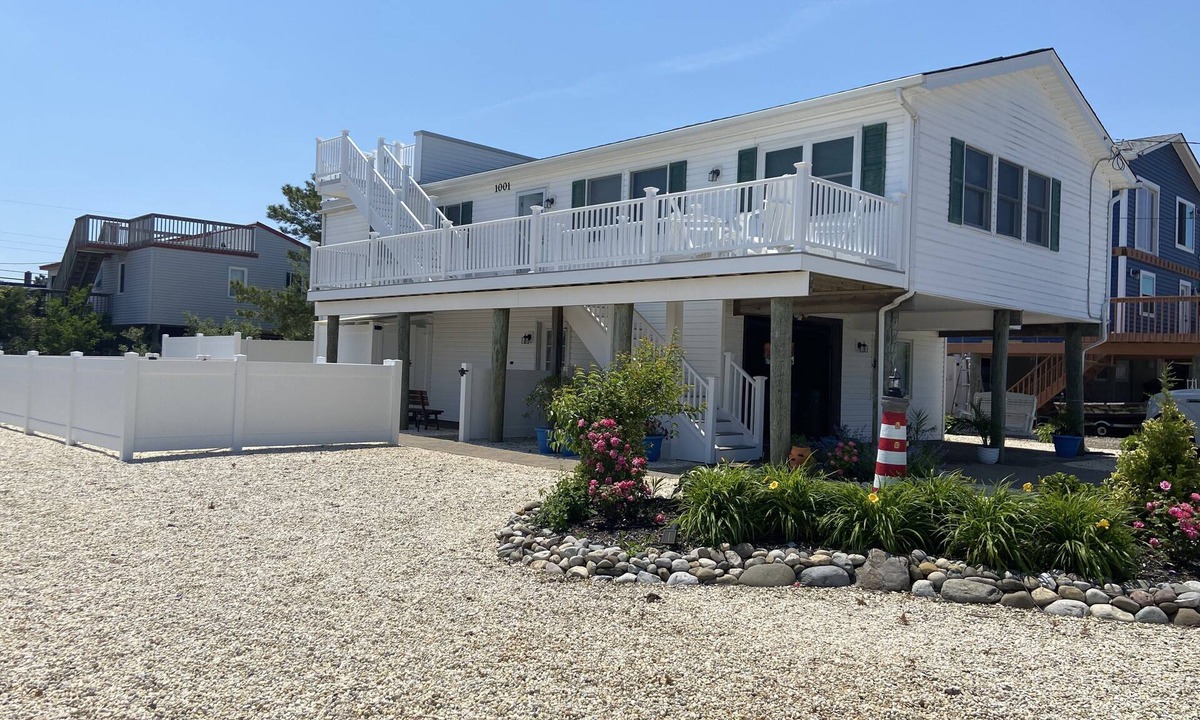 Ship Bottom House | Ship Bottom LBI.Easy on and off Island.5 min walk to the beach