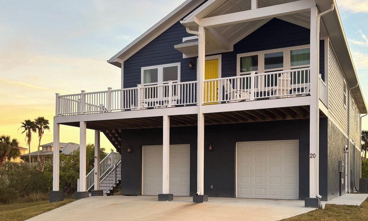 Marineland Acres House | Shorebird Cottage. Your charming beach escape, minutes walk to the beach!