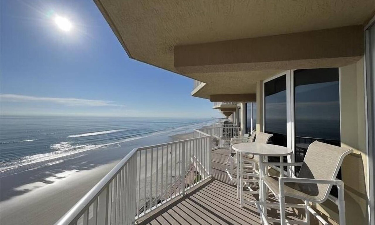 Daytona Beach Shores Condo | Shores Club Direct Oceanfront 3/3 on Traffic Free Beach - Unit 901