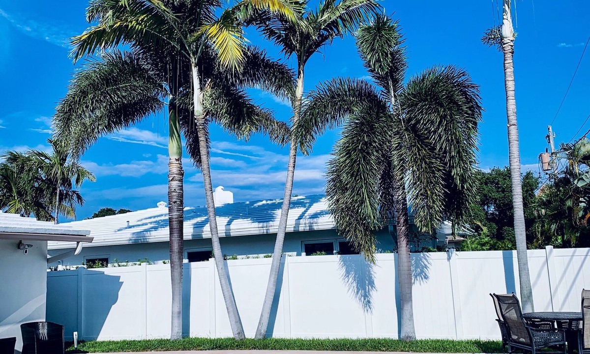 East Fort Lauderdale House | SHORT WALK TO BEACH AND RESTAURANTS HEATED POOL