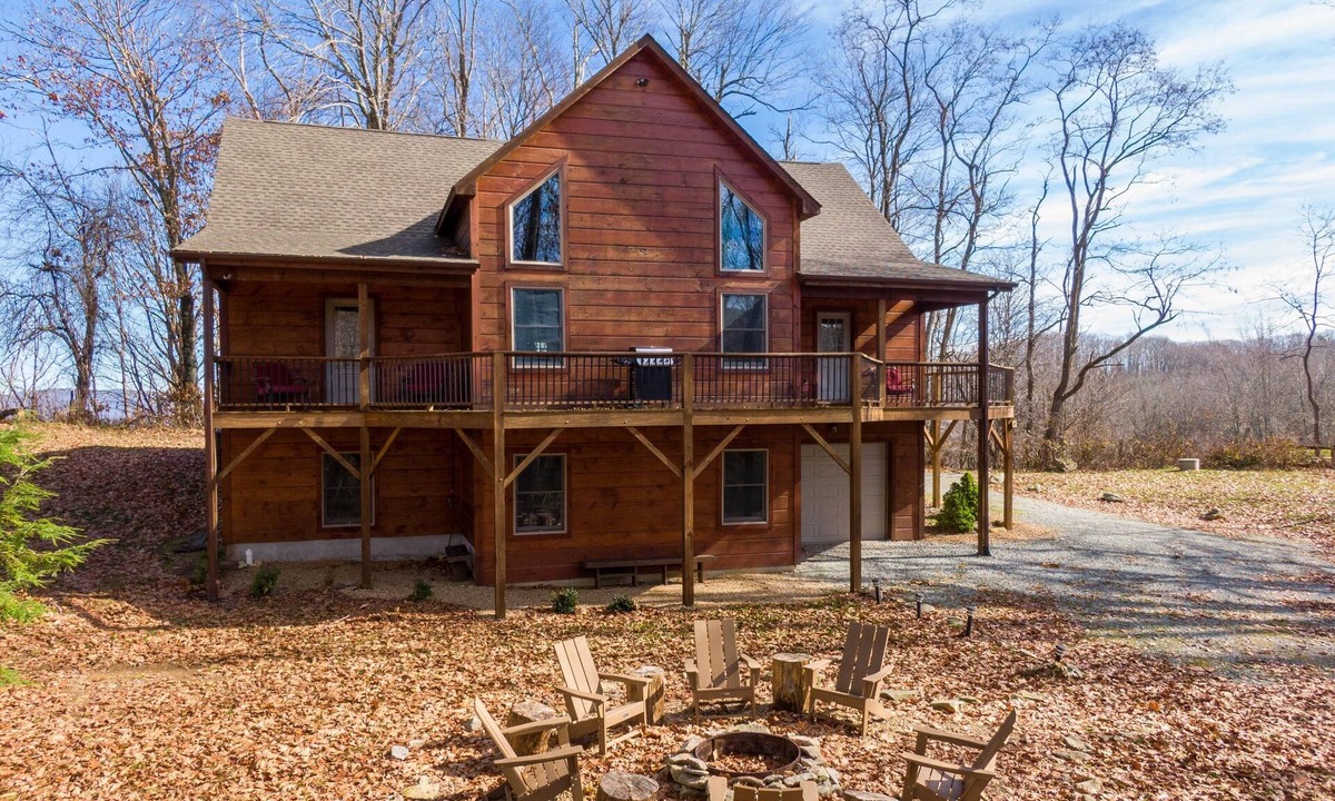 Banner Elk House | Signature Ridge Lodge: Pet Friendly Cabin Between Banner Elk & Valle Crucis | Game Room | Firepit!