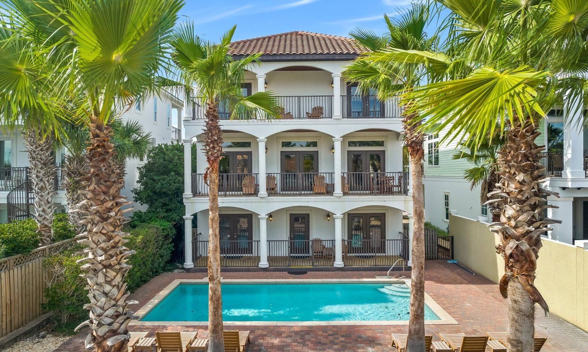 Frangista Beach House | 🐚 Silver Peso | Private Pool & Beach Chairs | Walk to Beach | Newly Renovated