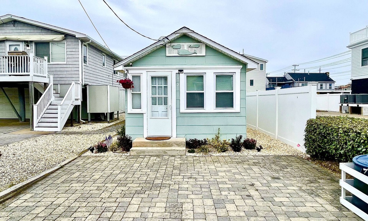 Ship Bottom House | Single Family Home-Bay2Beach Beautiful Sunrise on the Beach & Sunsets on the Bay