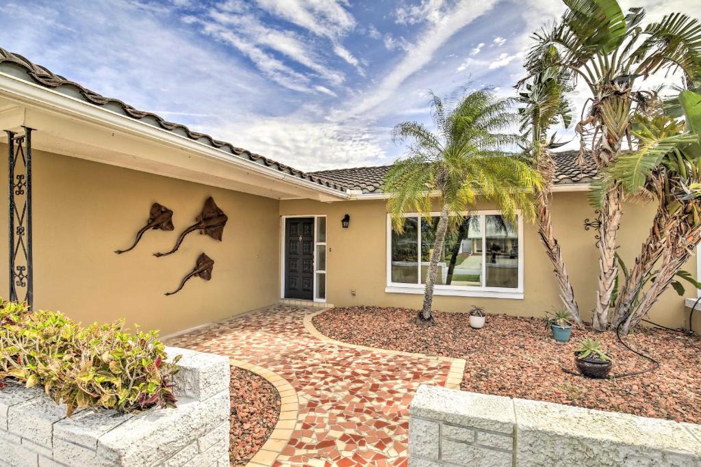 Flor-a-mar House | Single-Story Home with Hot Tub - Pets Welcome!