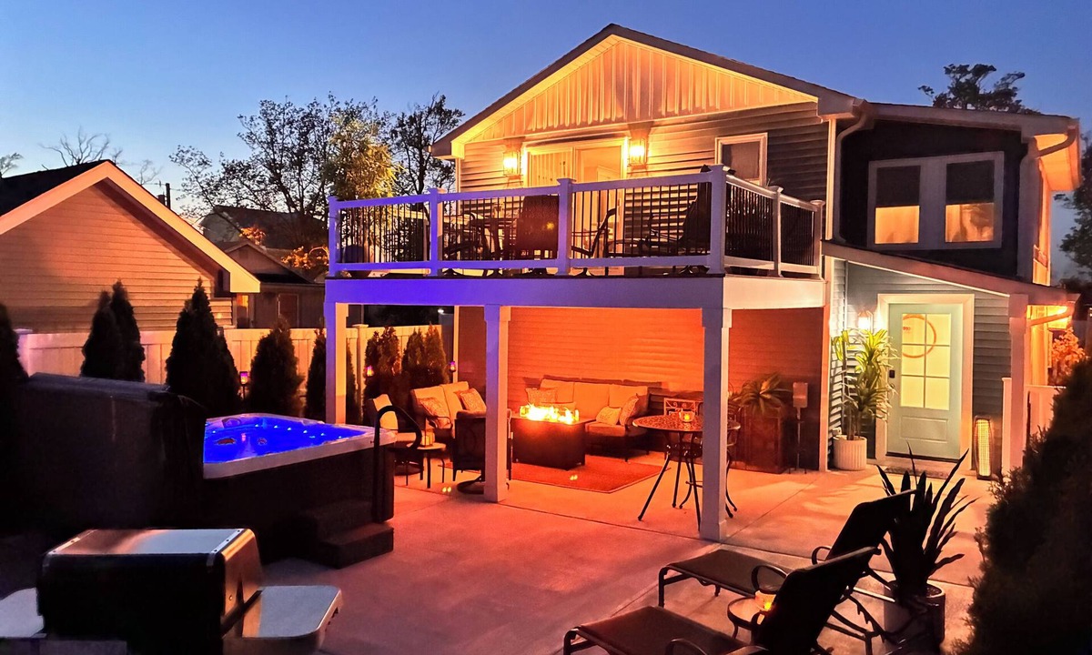 Del Haven House | Sirens Keep | Boutique Style Outdoor Living Hot Tub Sleeps 8