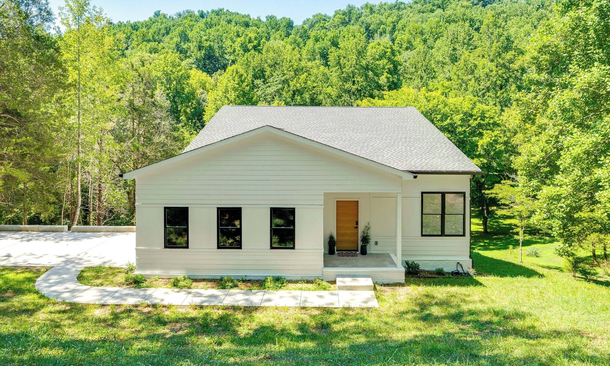 Lancaster House | Sleek Tennessee Retreat: 2 Mi to Center Hill Lake!