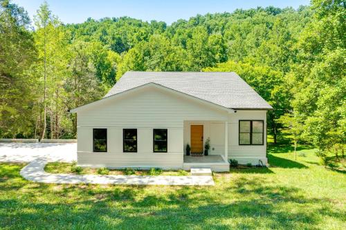Lancaster House | Sleek Tennessee Retreat: 2 Mi to Center Hill Lake!