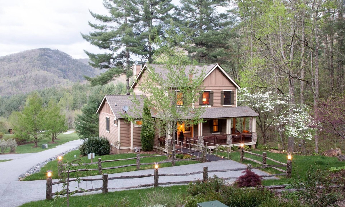 Bear Lake Reserve House | Sleep To The Sounds of Kiesse Creek - Best Location!