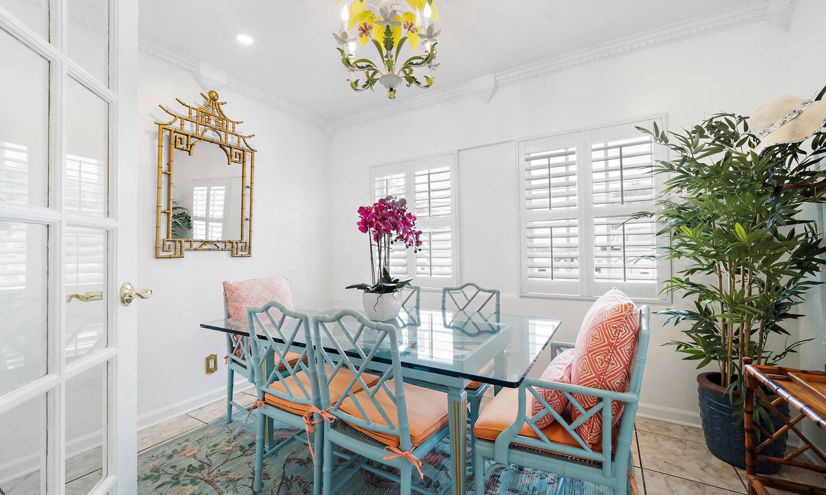 West Palm Beach Apartment | "Sleep with the alligators" at this alligator themed 3/1 in West Palm Beach!n