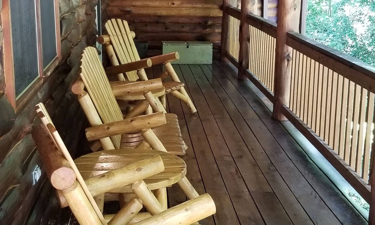 Mountain Home Cabin | Sleeps 11! 5BR/2.5BA LRG Log Cabin on 5 Acres, Close to Hendo/AVL, TWO Kitchens!