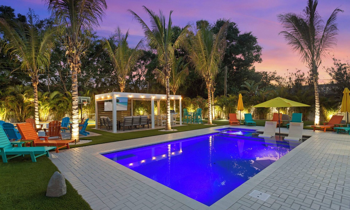 Bradenton House | Sleeps 22 + Resort Backyard + Pool+Pickleball+Playset + Near Beach and IMG