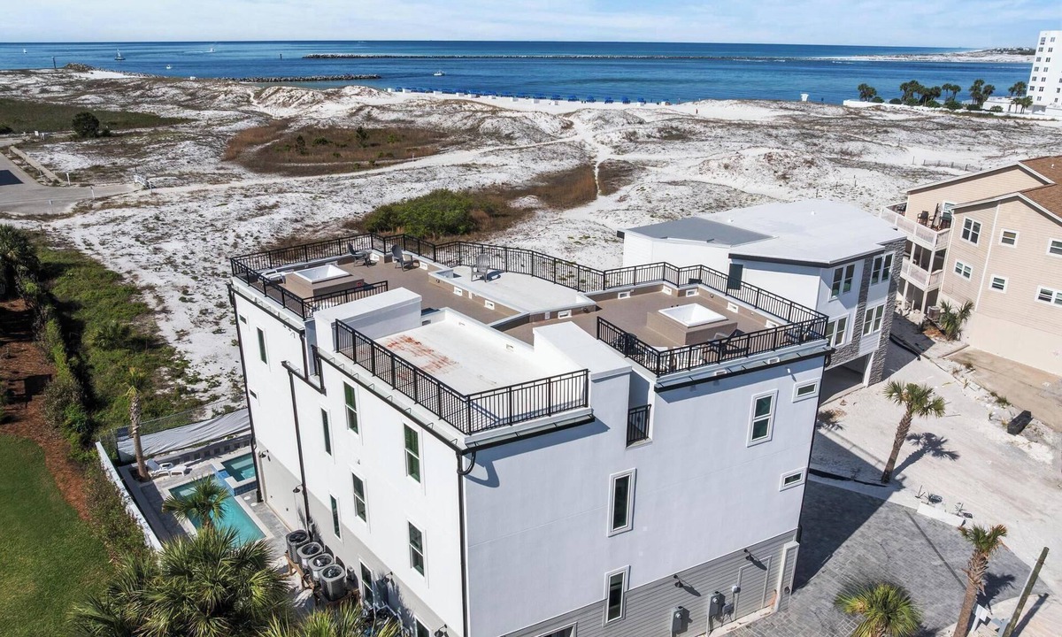 Holiday Isle House | Sleeps 24, HotTub, Pool, Steps 2 Beach, 2 Rooftop Tubs, 2 Kitchens, 2 Masters