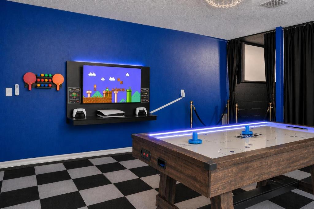 Port Tampa City Villa | Sleeps 25 Heated Pool In+Outdoor Games Theater