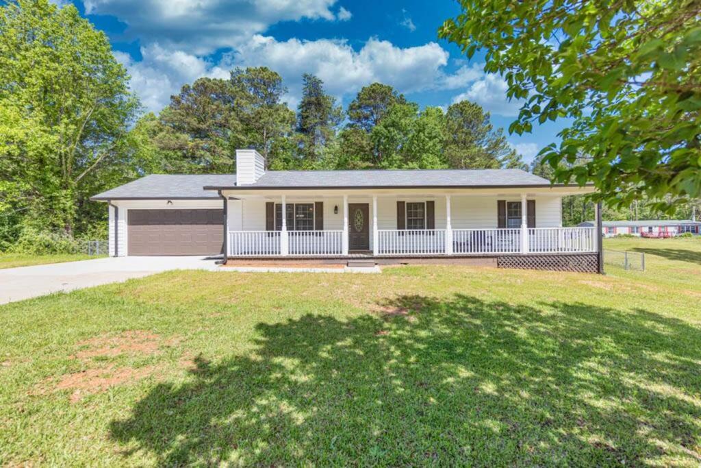 Buford House | Sleeps 8, Lake Lanier Hidden Gem