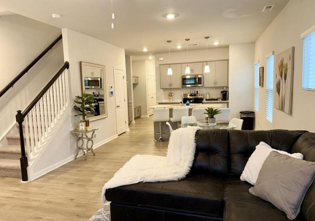 Toddville Road Apartment | Sloan Garden House Modern Townhome Near South End