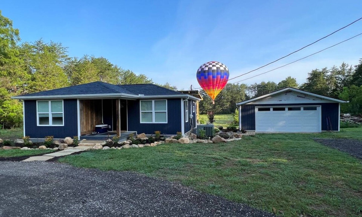 Clover Hill House | Smoky Mountain Retreat, Tail of the Dragon, Garage & Trailer Parking