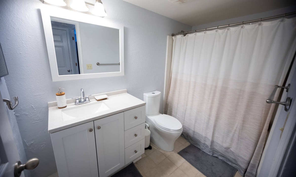 Buckhead Condo | Smooth 2/2 Condo in Buckhead, centrally located!