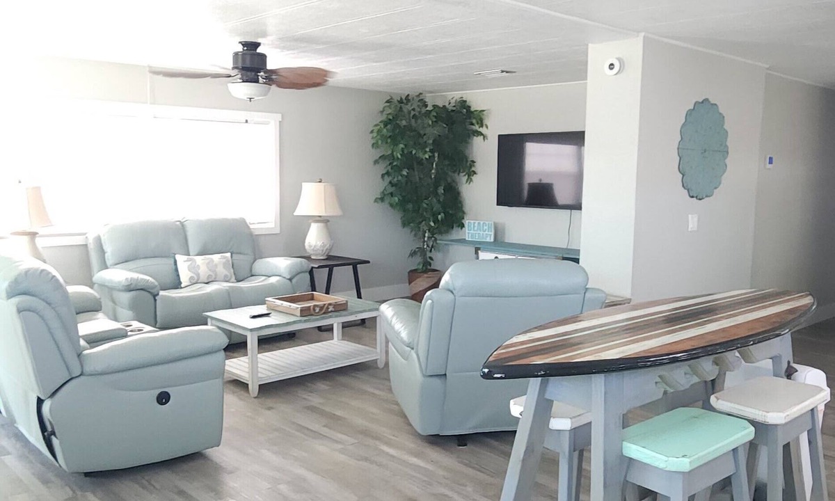 Truckland House | So Beachy! A family and Pet-friendly Spacious Home