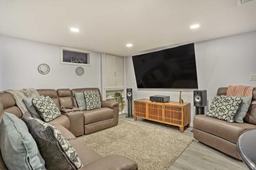 Saddle Brook Apartment | Soccer Fans! Studio 15 Min to MetLife - Sleeps 4