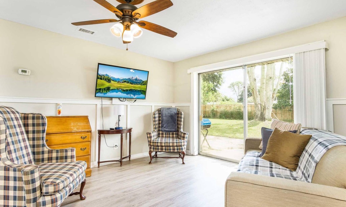 Sandalwood House | ~Solid Stay Sleeps 8 UNF, Mayo Clinic, & Beach~