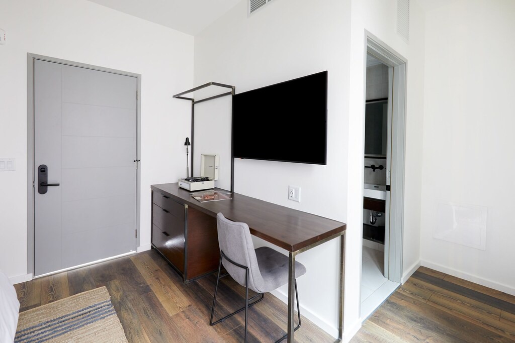 Queen Village Apartment | Sonder | The Queen | Warm Room