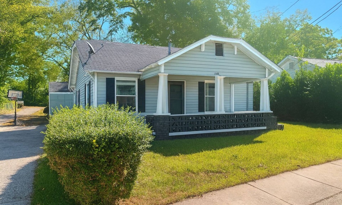 Griffin House | Soothing 2-bedroom house with AC in charming Griffin