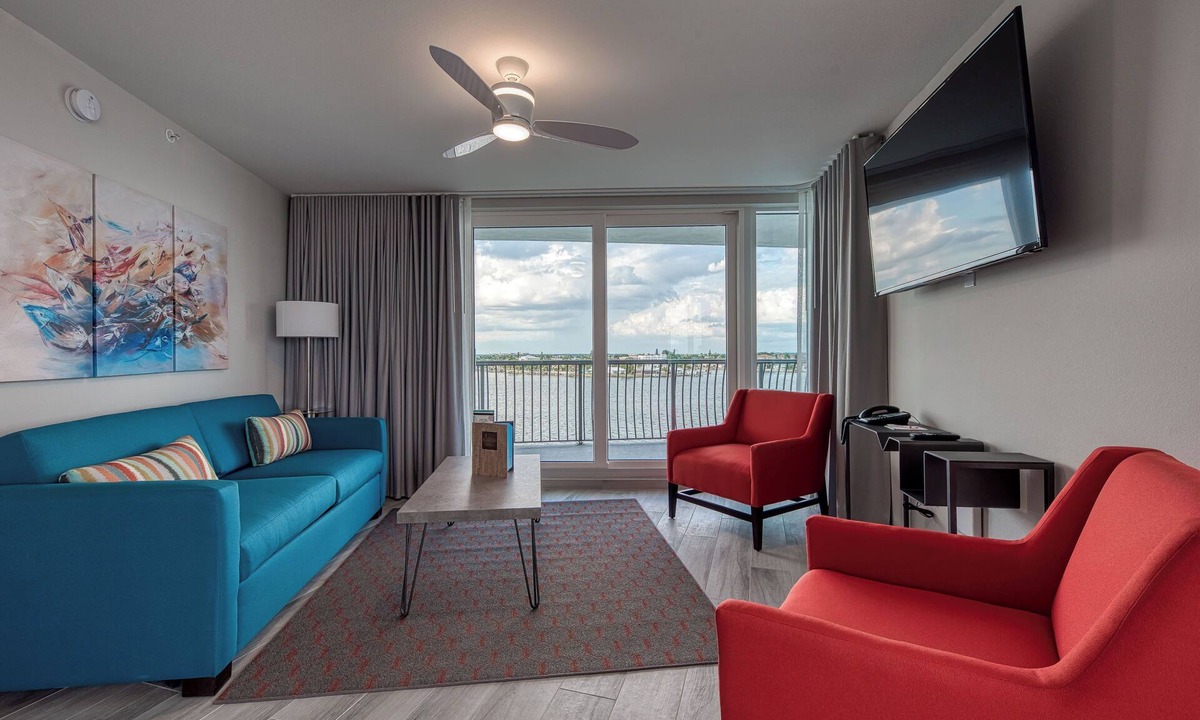 Treasure Island Hotel | Soothing hotel suites with AC in Treasure Island