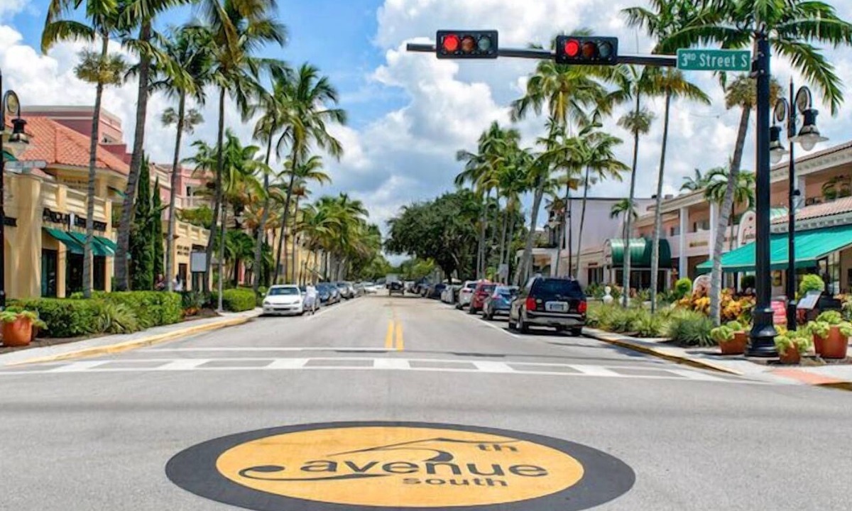 Naples Condo | Sophisticated Naples Lakefront Condo - Top Floor