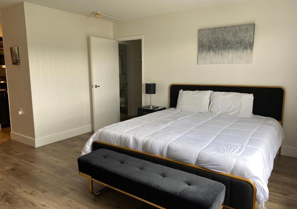 Gadsden Apartment | Sophisticated studio apartment in Gadsden, AL