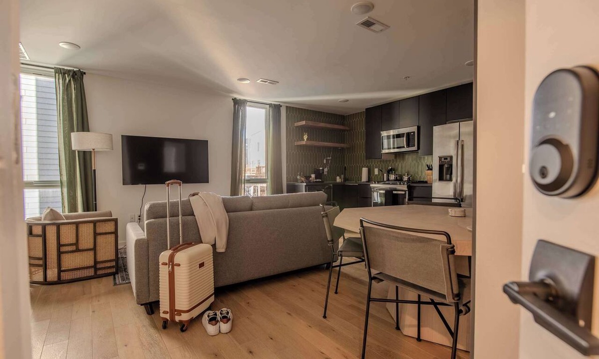 Fishtown Apartment | Sosuite | 2BR Apt w W/D, Split Level