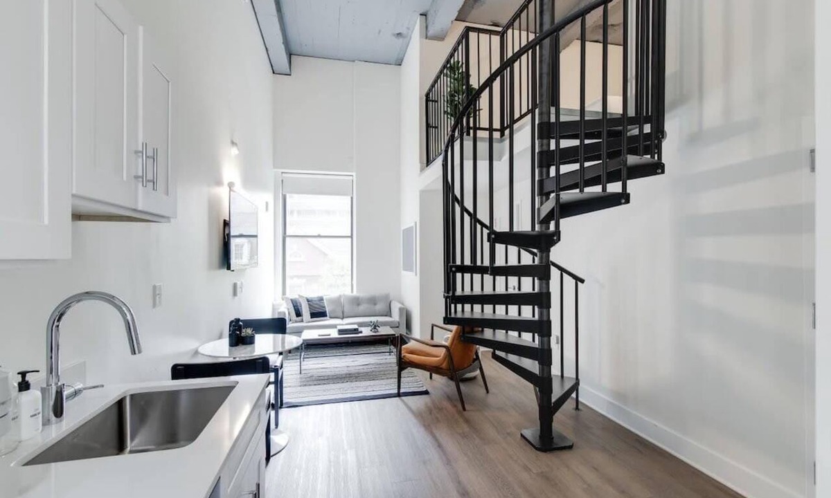 Center City East Apartment | Sosuite | 2BR Loft w W/D, Gym, Lounge