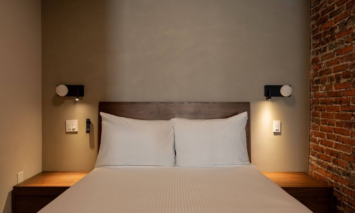 Rittenhouse Row Hotel | Sosuite - Deluxe Queen Room, High Floor w Desk