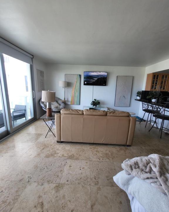 West Avenue Apartment | South beach Studio Apartment in luxury building