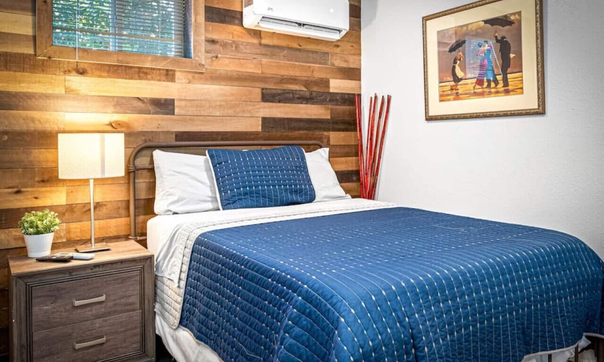 Oakford Park Condo | South Tampa - Central Location - Efficiency Suite