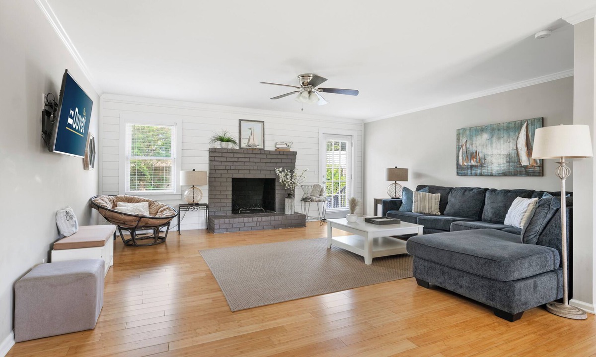 Harborgate Shores House | Southern Comfort | Minutes to CHS | Grill!