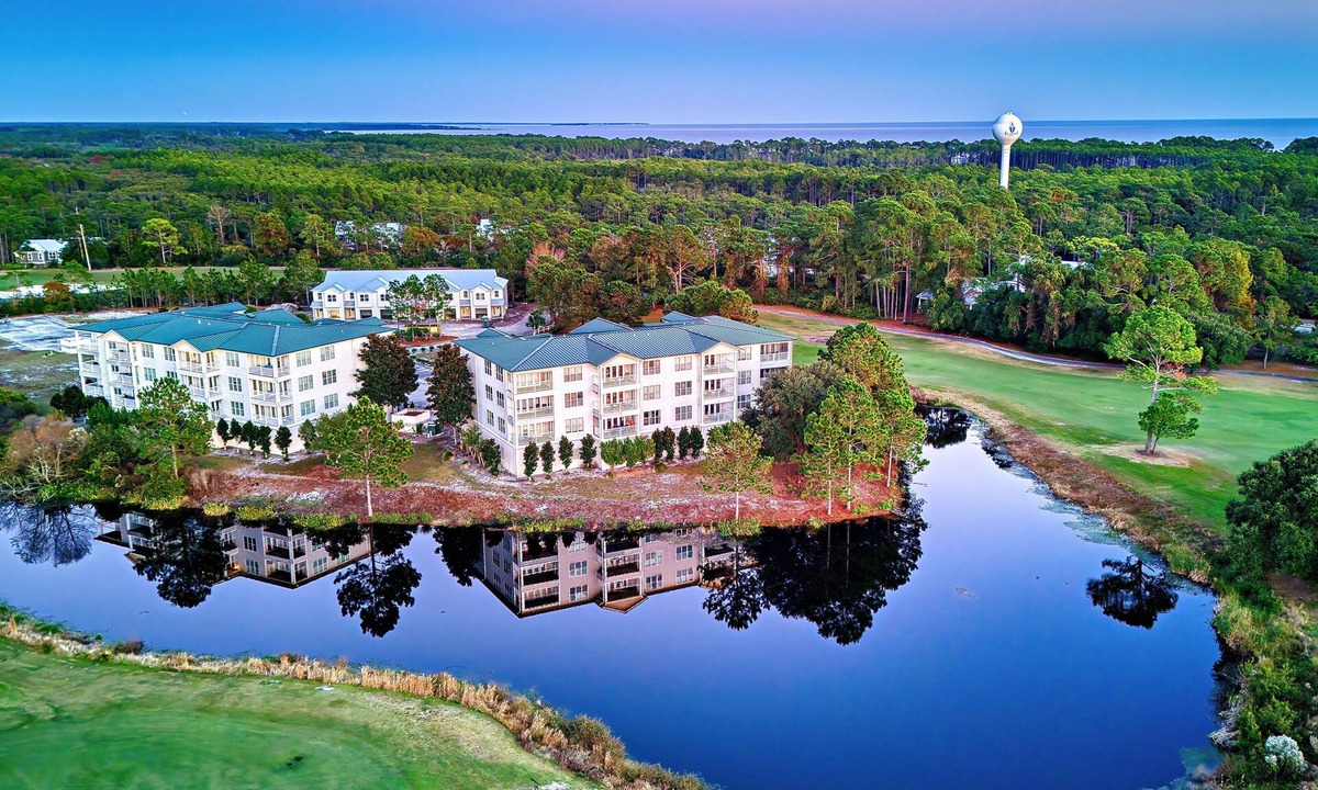 Carrabelle Condo | Southern Fairway Escape 2/2