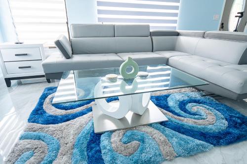 North Lauderdale House | Spacious 2BR Retreat Fast WiFi Self Check-in- Watch FIFA World Cup in Comfort