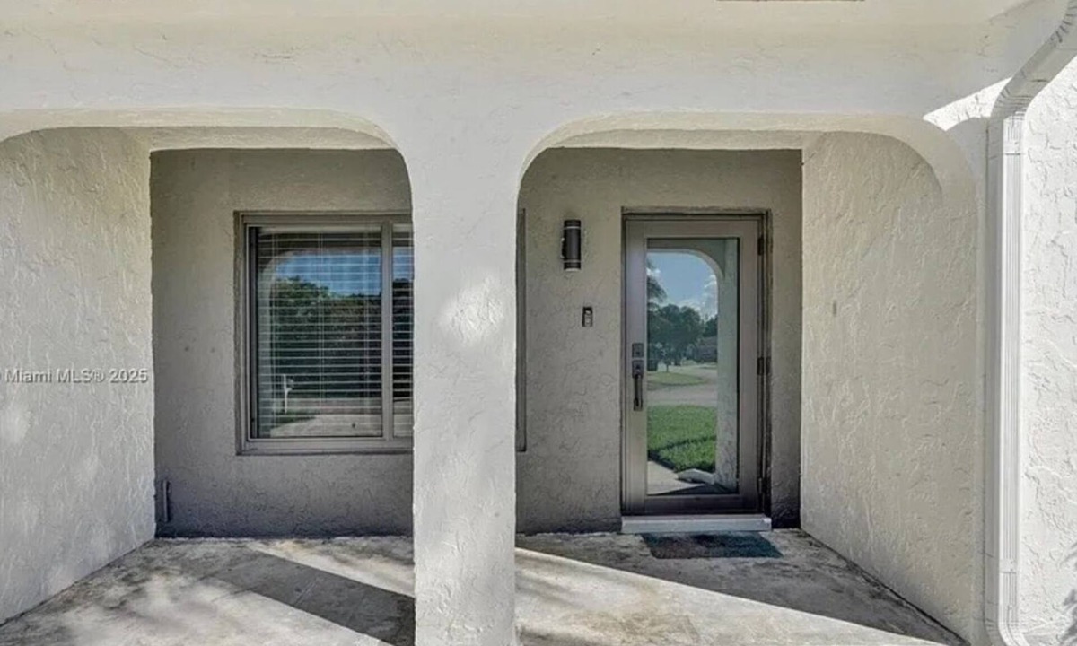 North Lauderdale House | Spacious 3-bedroom Smart home in lovely North Lauderdale with AC