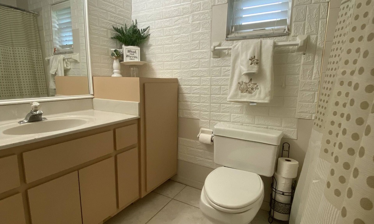 Port Charlotte House | Spacious 3 bedroom with hot tub